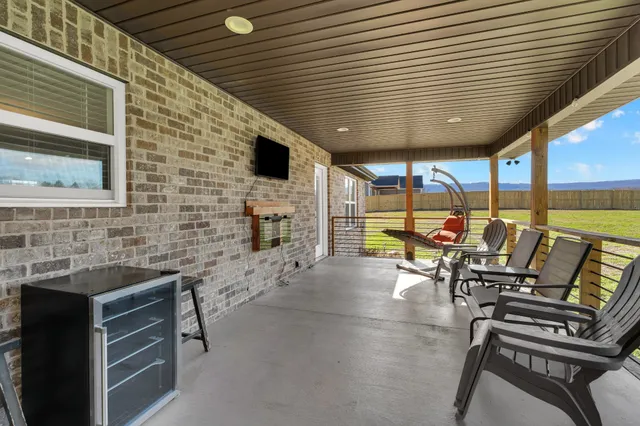 a view of a tennis court