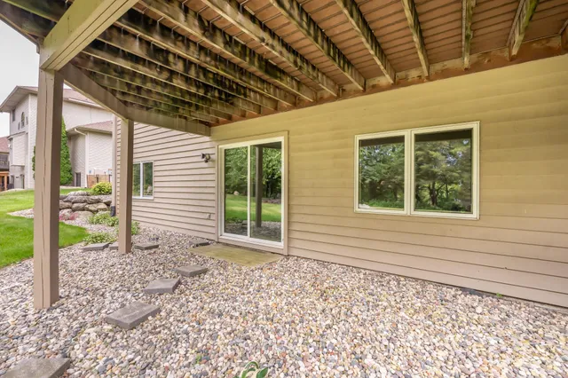 $469,900 | 910 West Deercreek Parkway, Belle Plaine, MN 56011