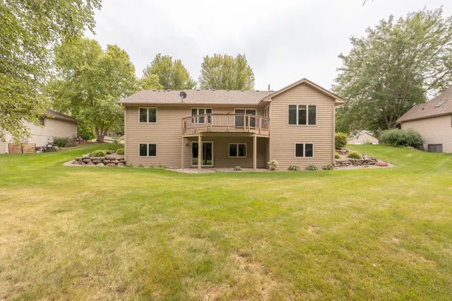 $469,900 | 910 West Deercreek Parkway, Belle Plaine, MN 56011