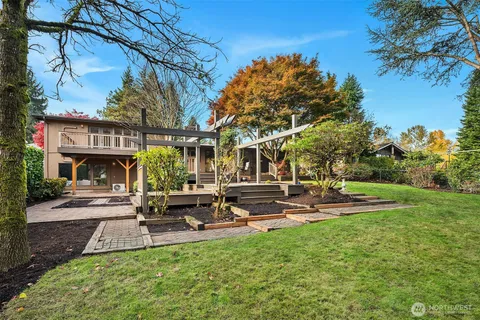 a house view with sitting space and garden view