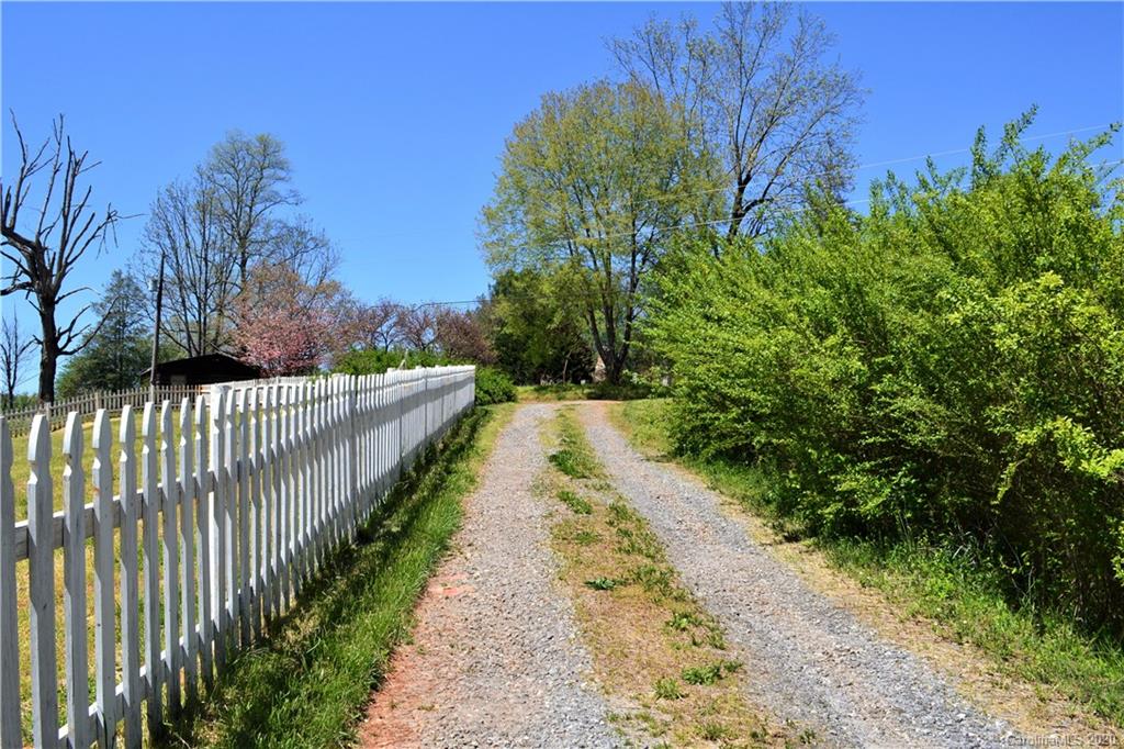 2811 Hartland Road Morganton, NC 28655 - Photo 2 of 30 Gallery Image 2