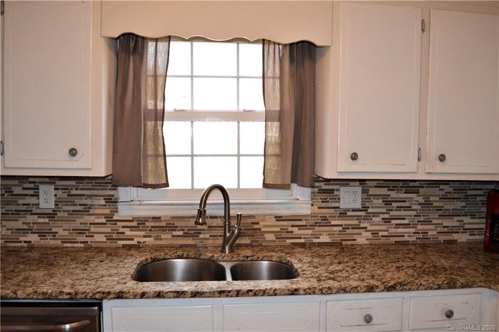 2811 Hartland Road Morganton, NC 28655 - Photo 4 of 30 Gallery Image 4