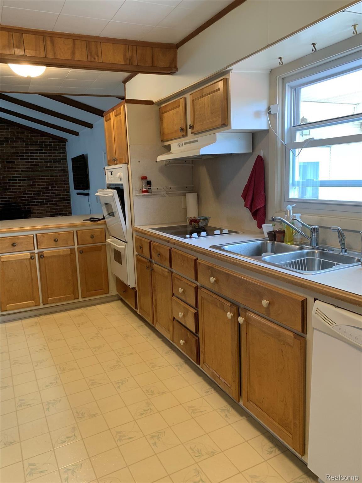 5782 Davison Road Lapeer, MI 48446 - Photo 2 of 17 IMG_1324(1).jpg