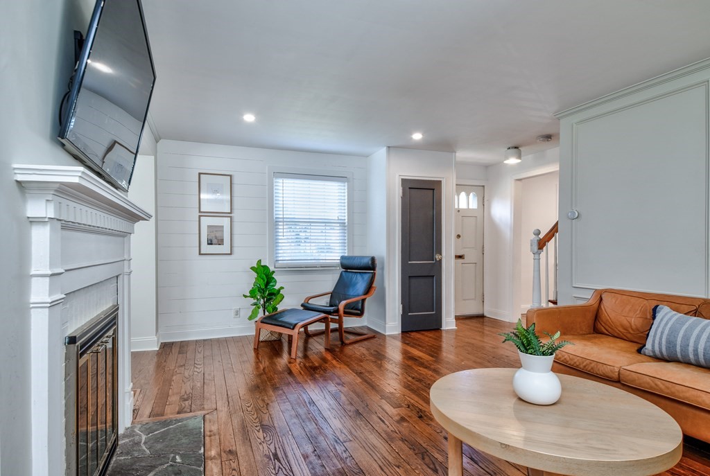 4 Sherwood Road Natick, MA 01760 - Photo 3 of 26 Gallery Image 3