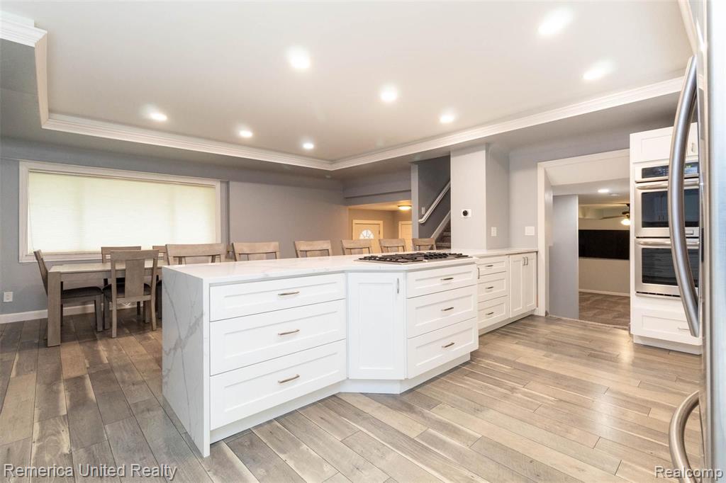 5585 Halsted Road West Bloomfield, MI 48322 - Photo 11 of 37