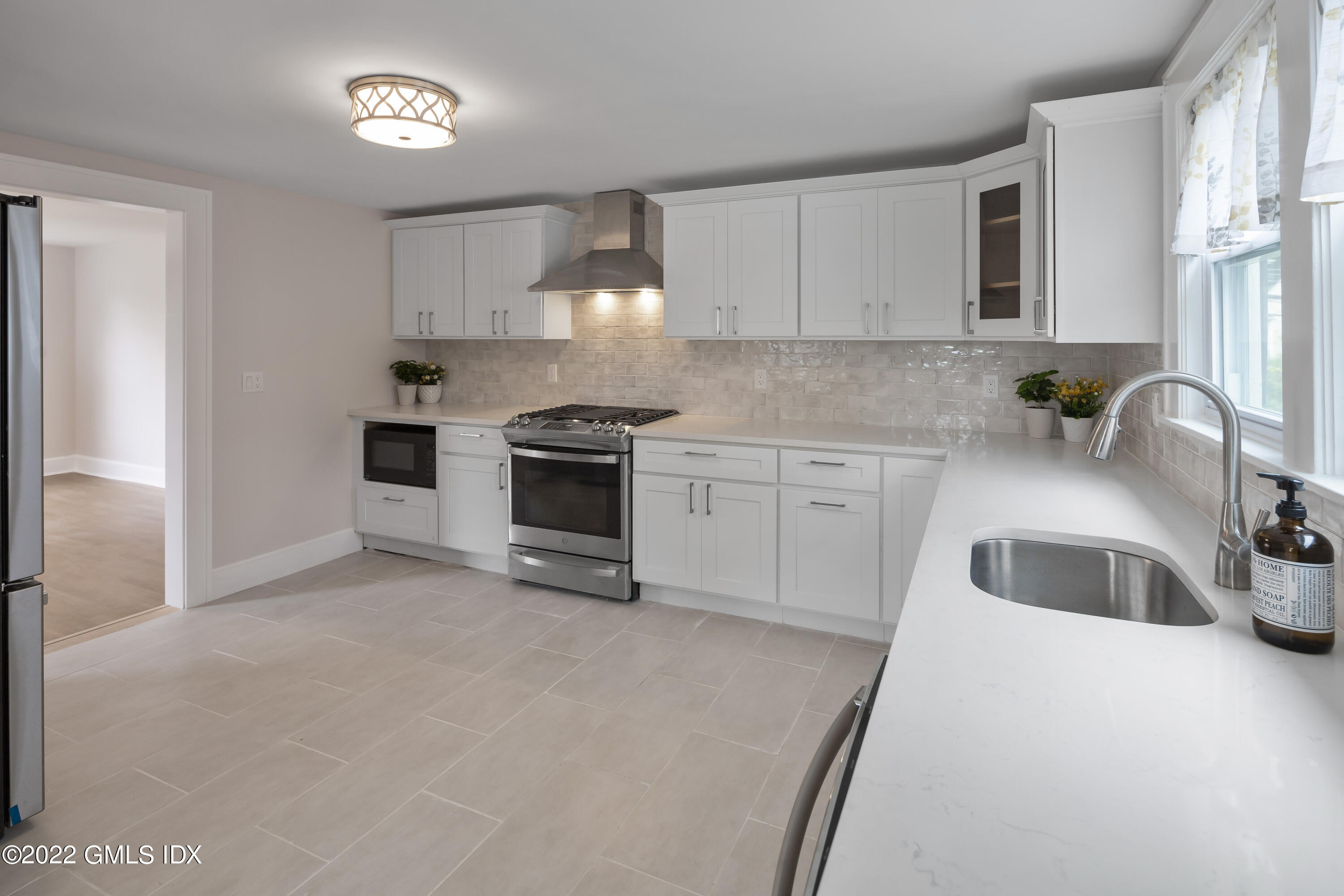 287 Glenbrook Road Stamford, CT 06906 - Photo 13 of 37 287 Glenbrook Rd, Stamford, CT 06906-16