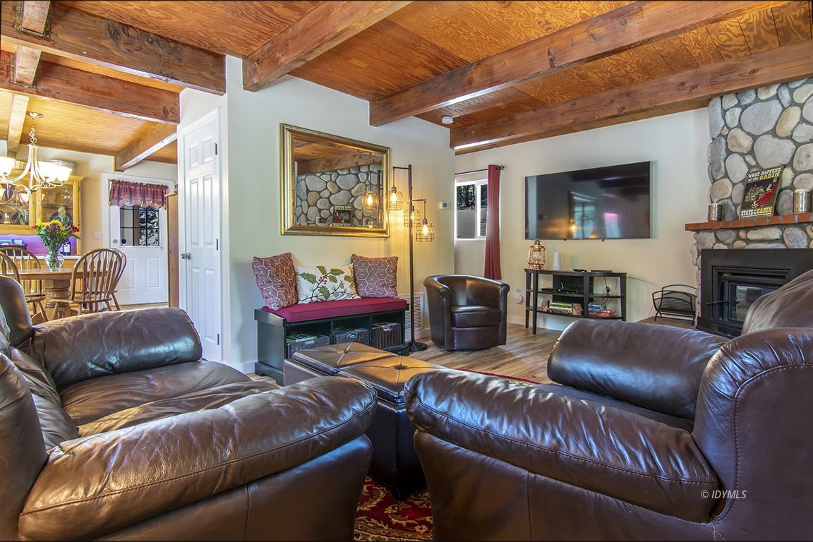 26325 Pine Dell Idyllwild, CA 92549 - Photo 15 of 31 Room for everyone