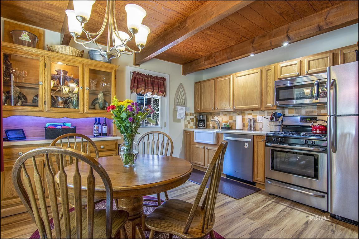 26325 Pine Dell Idyllwild, CA 92549 - Photo 17 of 31 Country kitchen