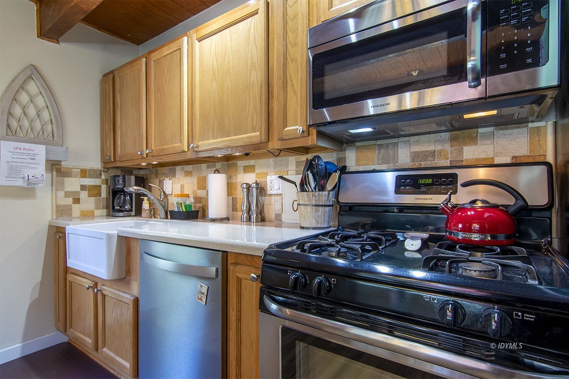 26325 Pine Dell Idyllwild, CA 92549 - Photo 18 of 31 Cooking with gas!