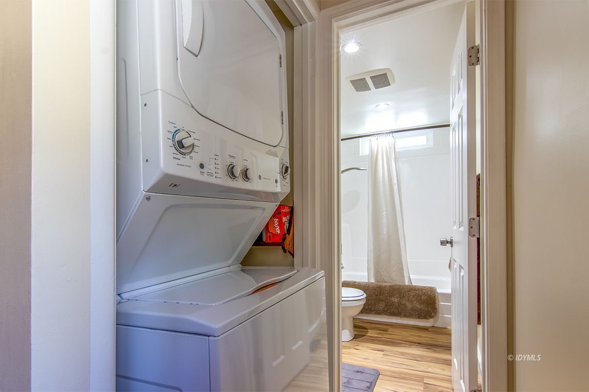 26325 Pine Dell Idyllwild, CA 92549 - Photo 20 of 31 Stack washer and dryer included