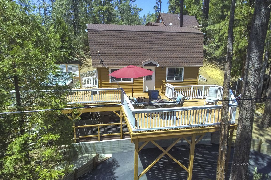 26325 Pine Dell Idyllwild, CA 92549 - Photo 3 of 31 Great entertaining decks