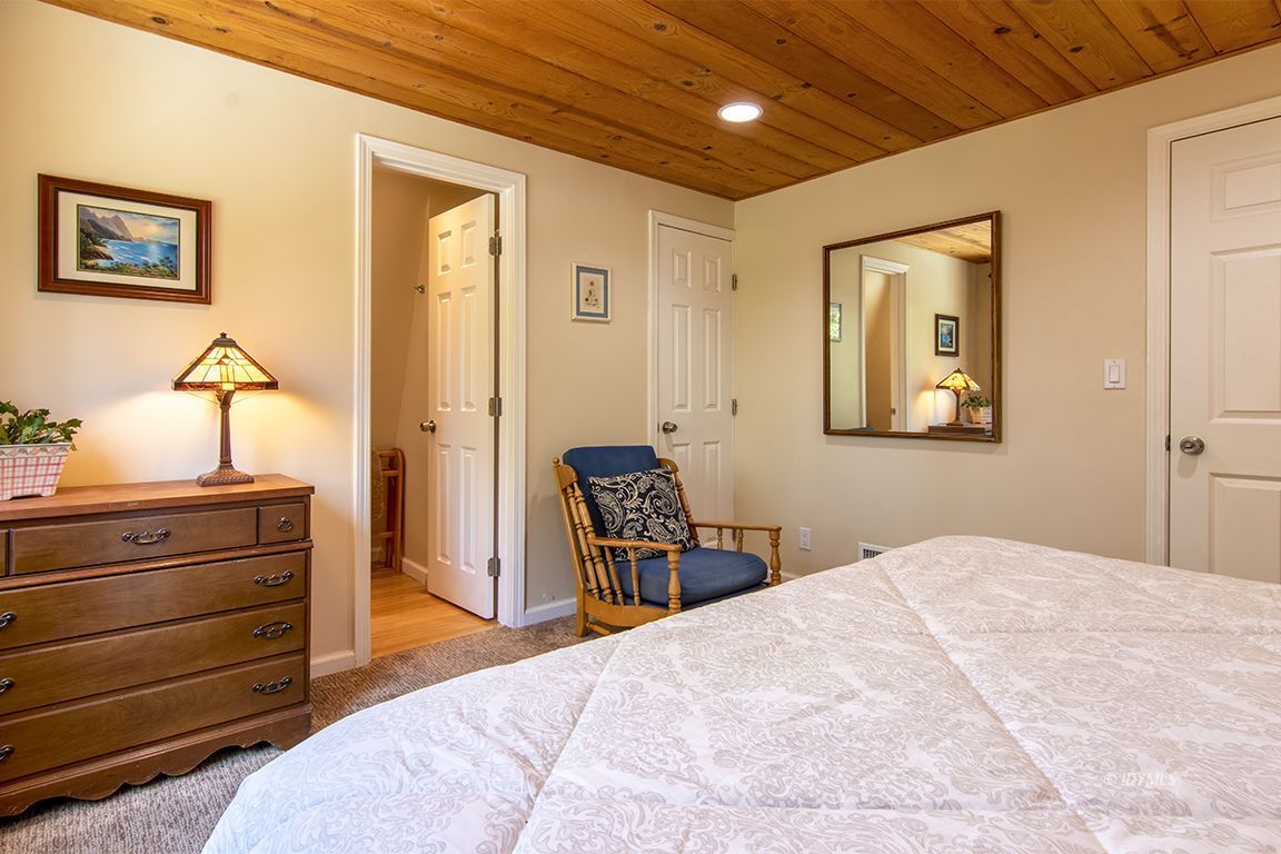 26325 Pine Dell Idyllwild, CA 92549 - Photo 23 of 31 Master bedroom and 3/4 bath