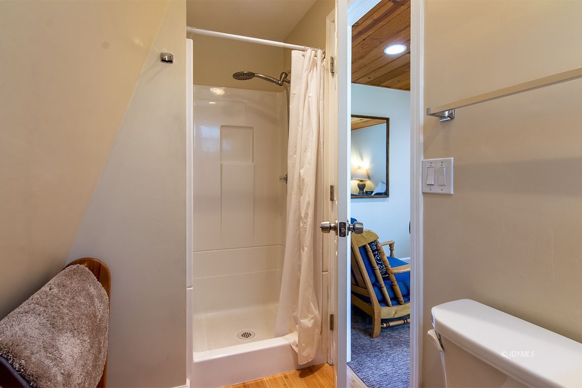 26325 Pine Dell Idyllwild, CA 92549 - Photo 24 of 31 Master bath