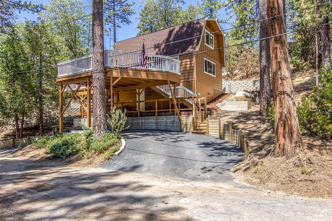 26325 Pine Dell Idyllwild, CA 92549 - Photo 4 of 31 Circular driveway with carport