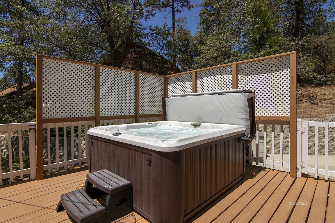 26325 Pine Dell Idyllwild, CA 92549 - Photo 7 of 31 Soak away your stress