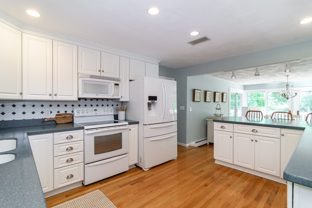 13 Aqueduct Road Natick, MA 01760 - Photo 4 of 15