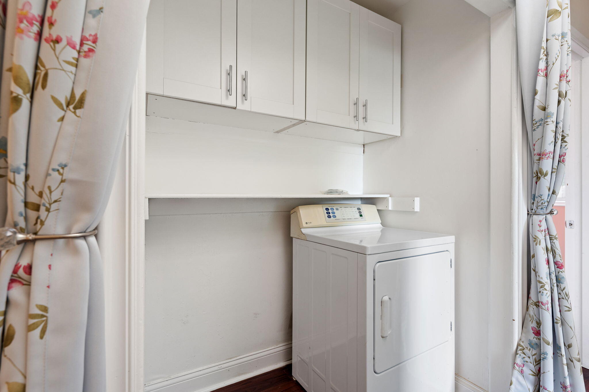 385 Riviera Court Valparaiso, IN 46385 - Photo 16 of 27 a utility room with dryer and washer