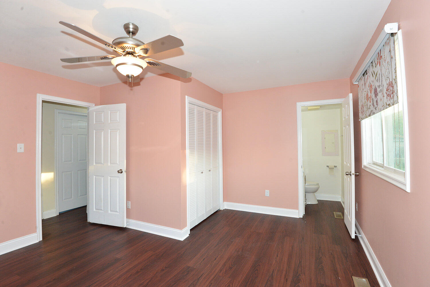 385 Riviera Court Valparaiso, IN 46385 - Photo 18 of 27 a view of a livingroom with wooden floor