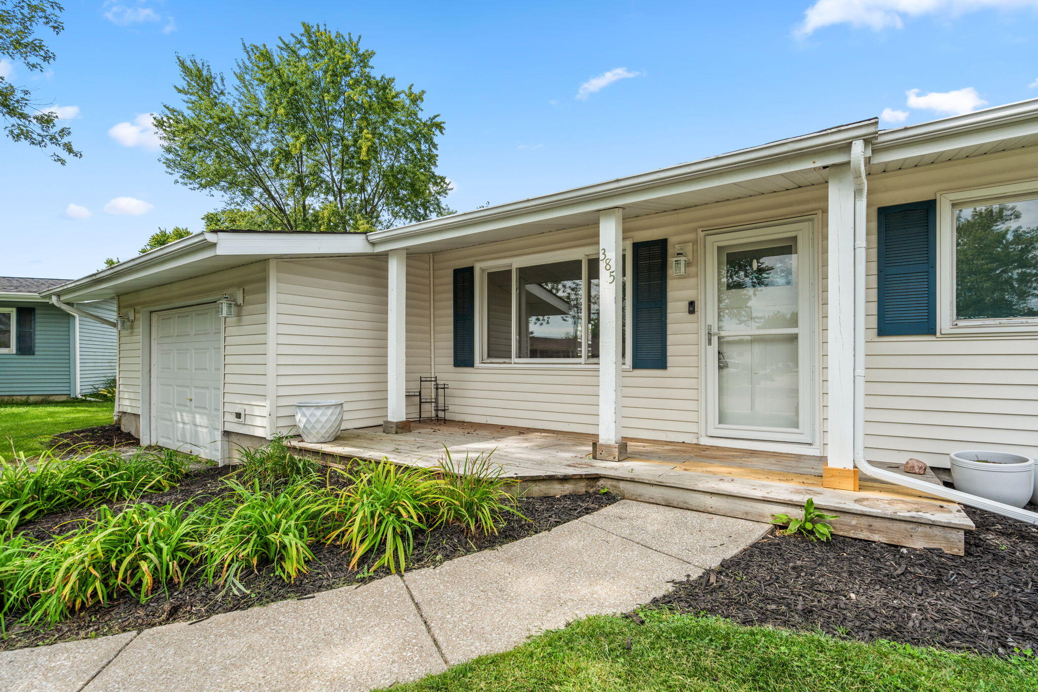 385 Riviera Court Valparaiso, IN 46385 - Photo 3 of 27 a front view of a house with garden