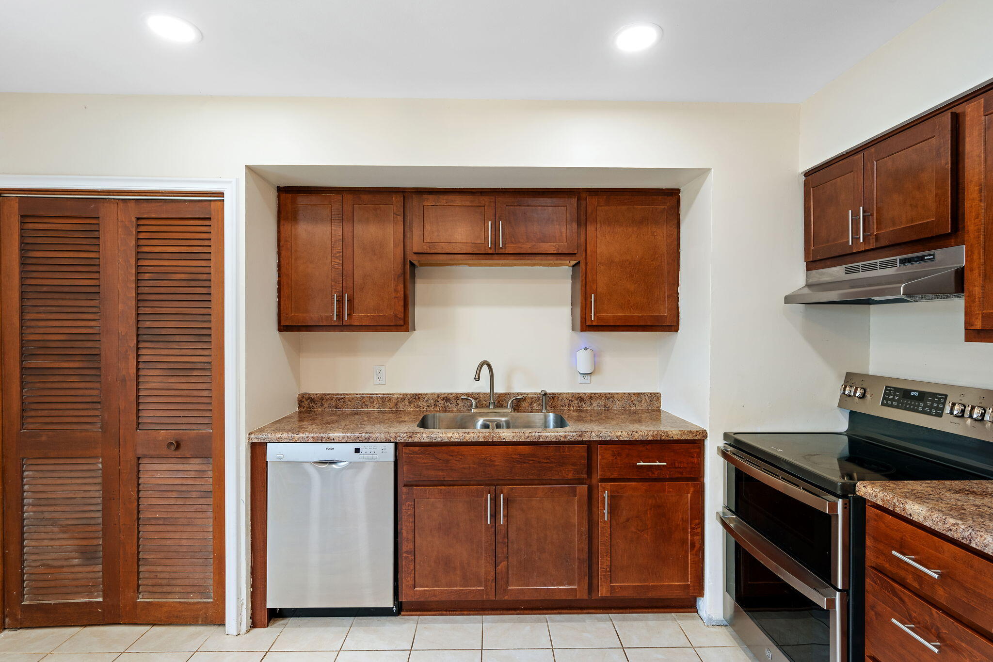 385 Riviera Court Valparaiso, IN 46385 - Photo 7 of 27 a kitchen with stainless steel appliances granite countertop a sink stove and oven