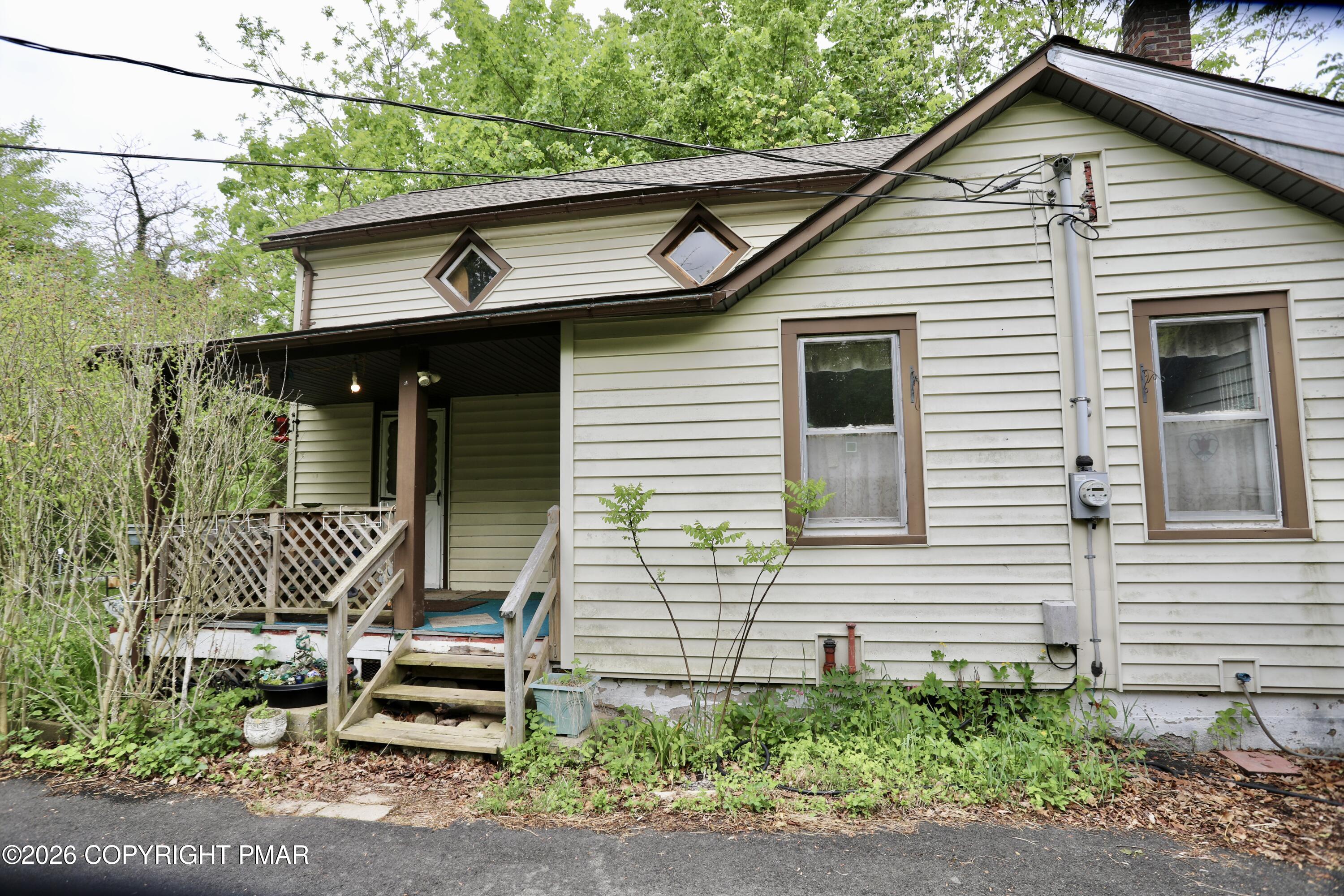 2537 Mountain Road Stroudsburg, PA 18360 - Photo 3 of 30 462A1878