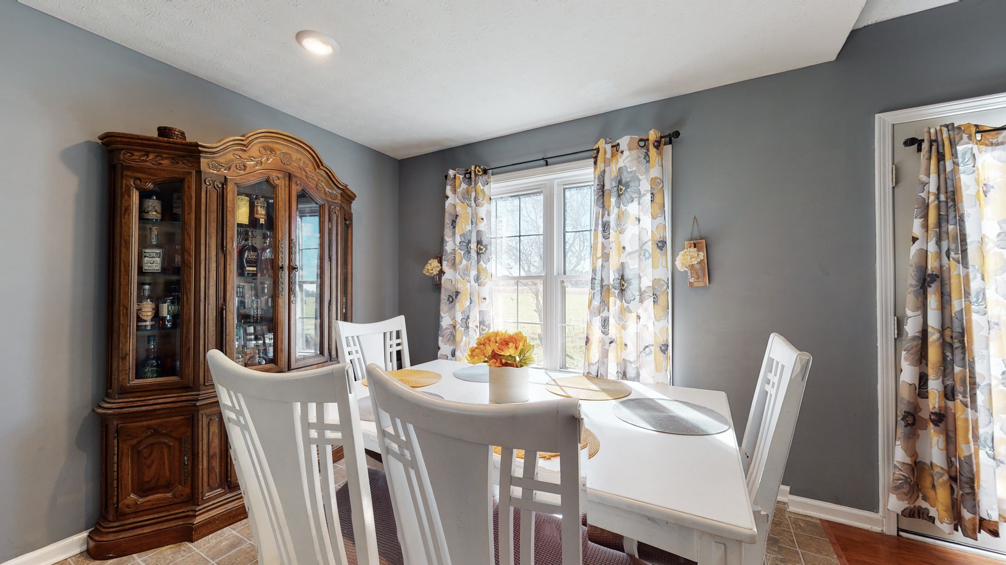 184 Foxrun Springfield, TN 37172 - Photo 9 of 20 a dining room with furniture and window