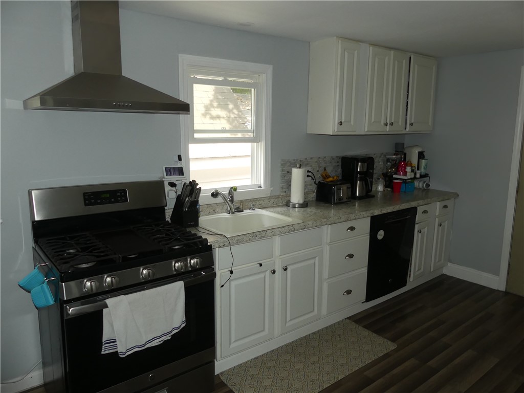 554 Coe Street Woonsocket, RI 02895 - Photo 4 of 26