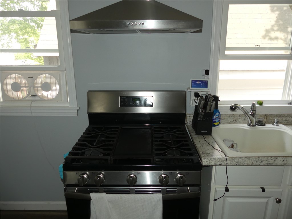 554 Coe Street Woonsocket, RI 02895 - Photo 5 of 26