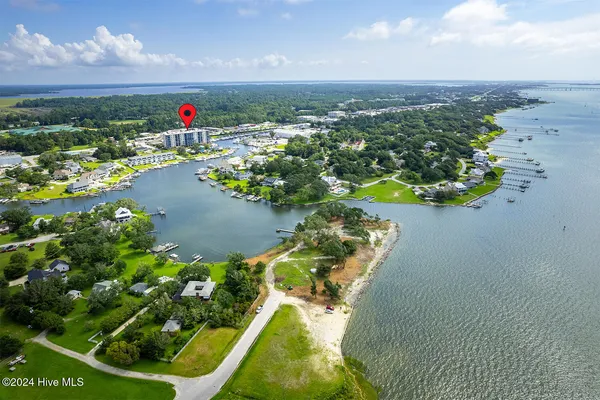 $440,000 | 4425 Arendell Street, Unit 303 HARBORSIDE CLUB AT 70, Morehead City, NC 28557