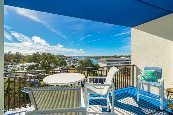 $440,000 | 4425 Arendell Street, Unit 303 HARBORSIDE CLUB AT 70, Morehead City, NC 28557