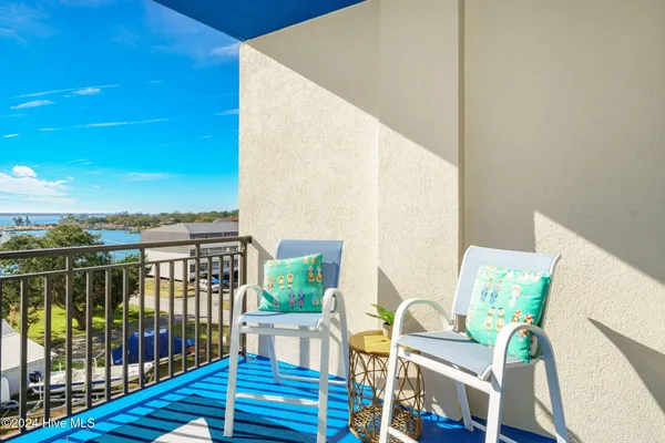 $440,000 | 4425 Arendell Street, Unit 303 HARBORSIDE CLUB AT 70, Morehead City, NC 28557
