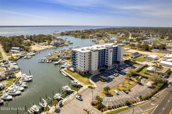 $440,000 | 4425 Arendell Street, Unit 303 HARBORSIDE CLUB AT 70, Morehead City, NC 28557