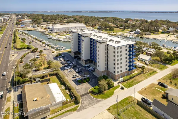 $440,000 | 4425 Arendell Street, Unit 303 HARBORSIDE CLUB AT 70, Morehead City, NC 28557