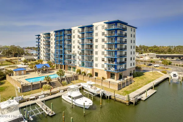 $440,000 | 4425 Arendell Street, Unit 303 HARBORSIDE CLUB AT 70, Morehead City, NC 28557