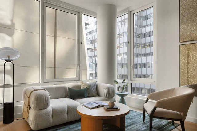 $1,438,000 | 135 East 47th Street, Unit 11D | Midtown East