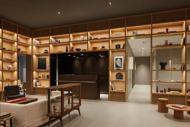 $1,438,000 | 135 East 47th Street, Unit 11D | Midtown East