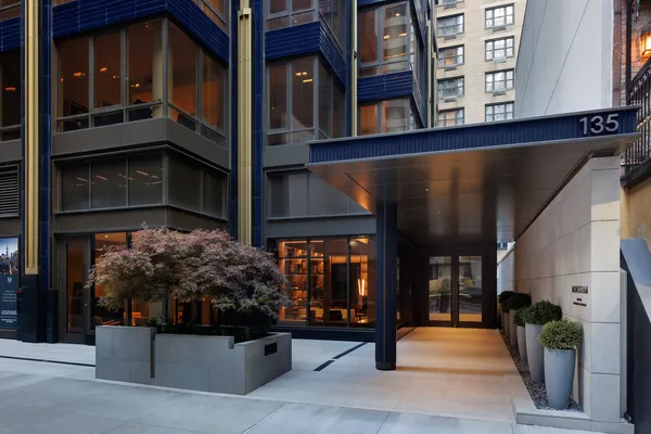 $1,438,000 | 135 East 47th Street, Unit 11D | Midtown East