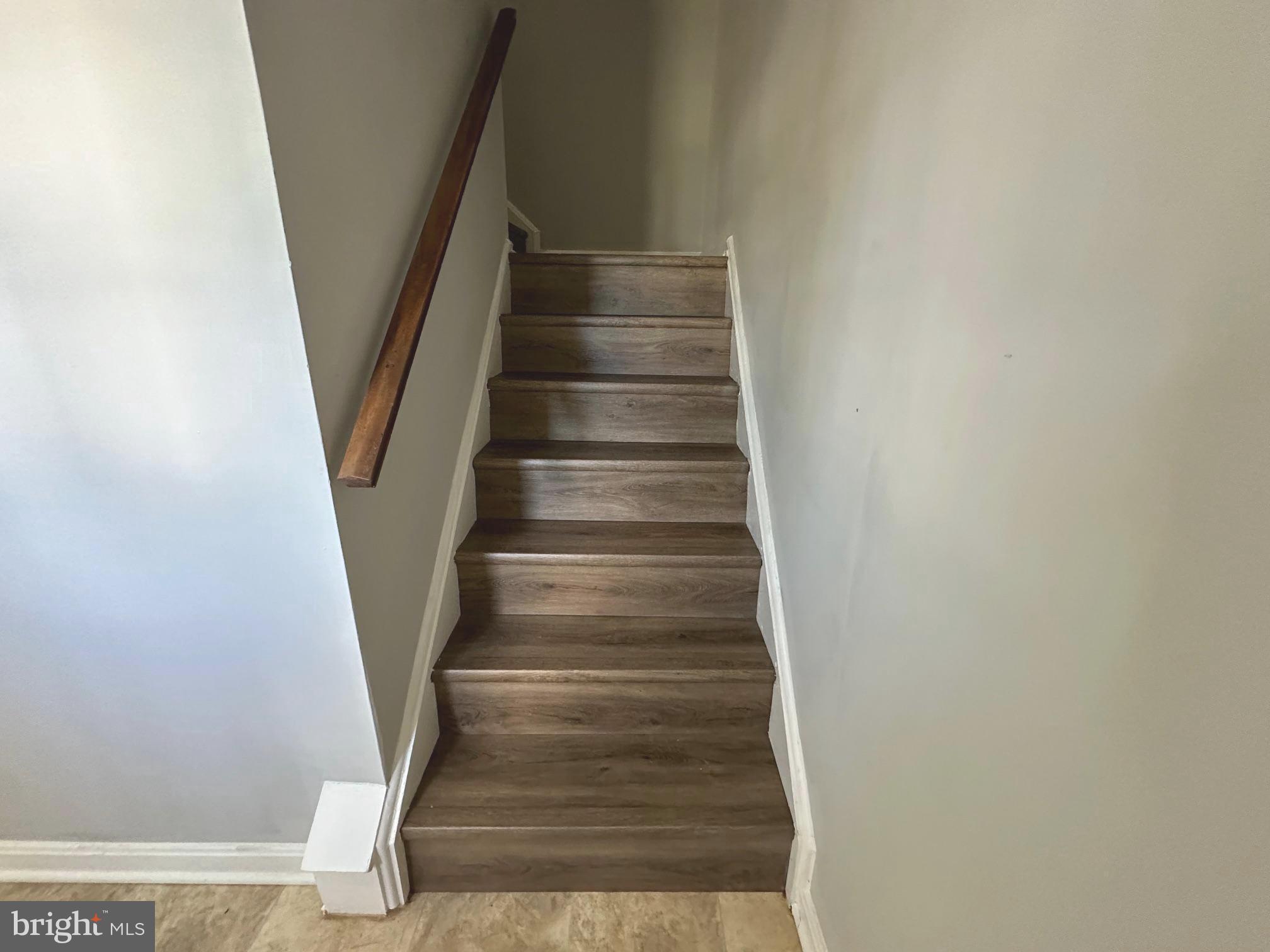 9078 McClellan Common Manassas, VA 20110 - Photo 12 of 25 a view of entryway