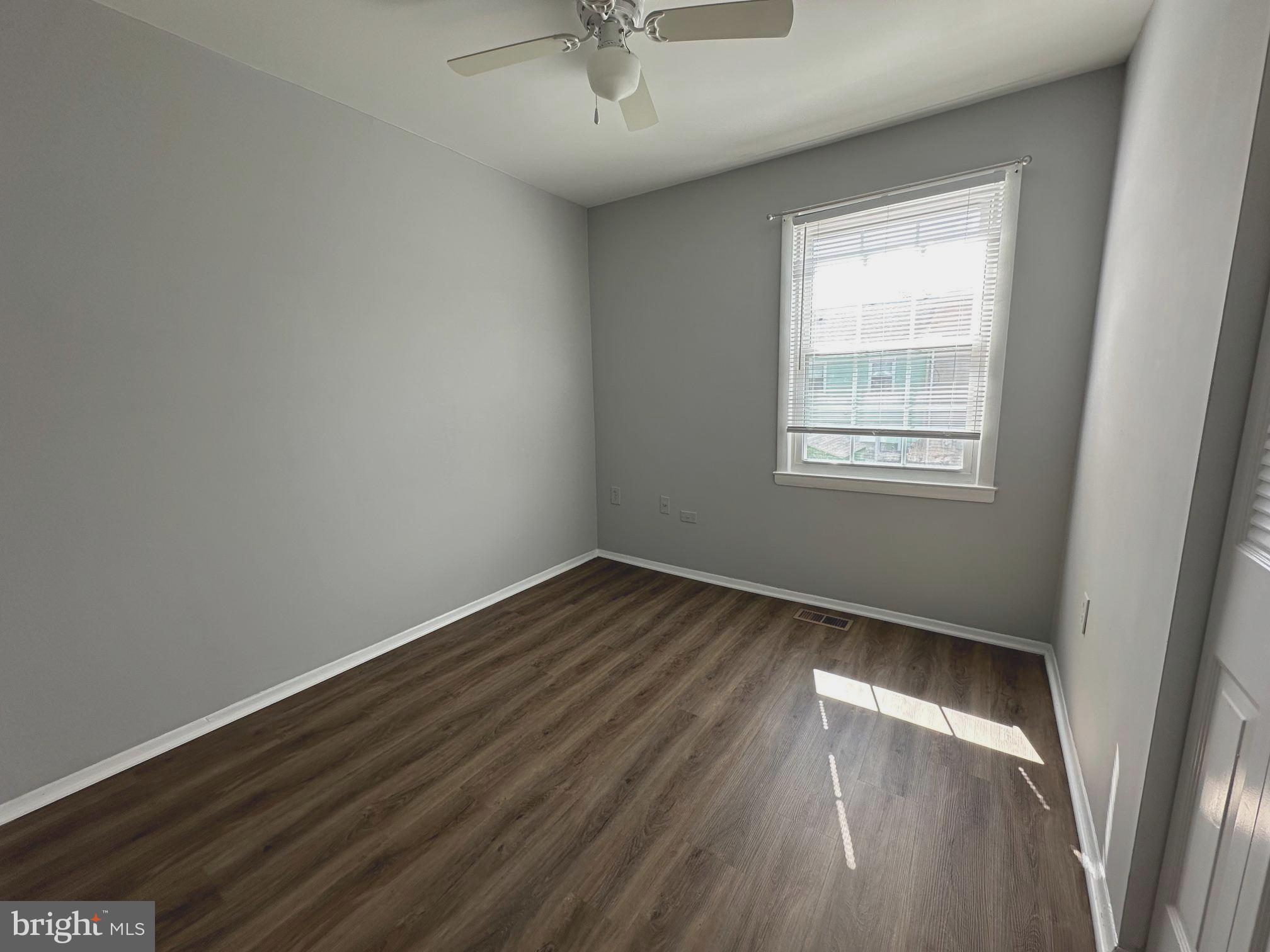 9078 McClellan Common Manassas, VA 20110 - Photo 20 of 25 an empty room with wooden floor and windows