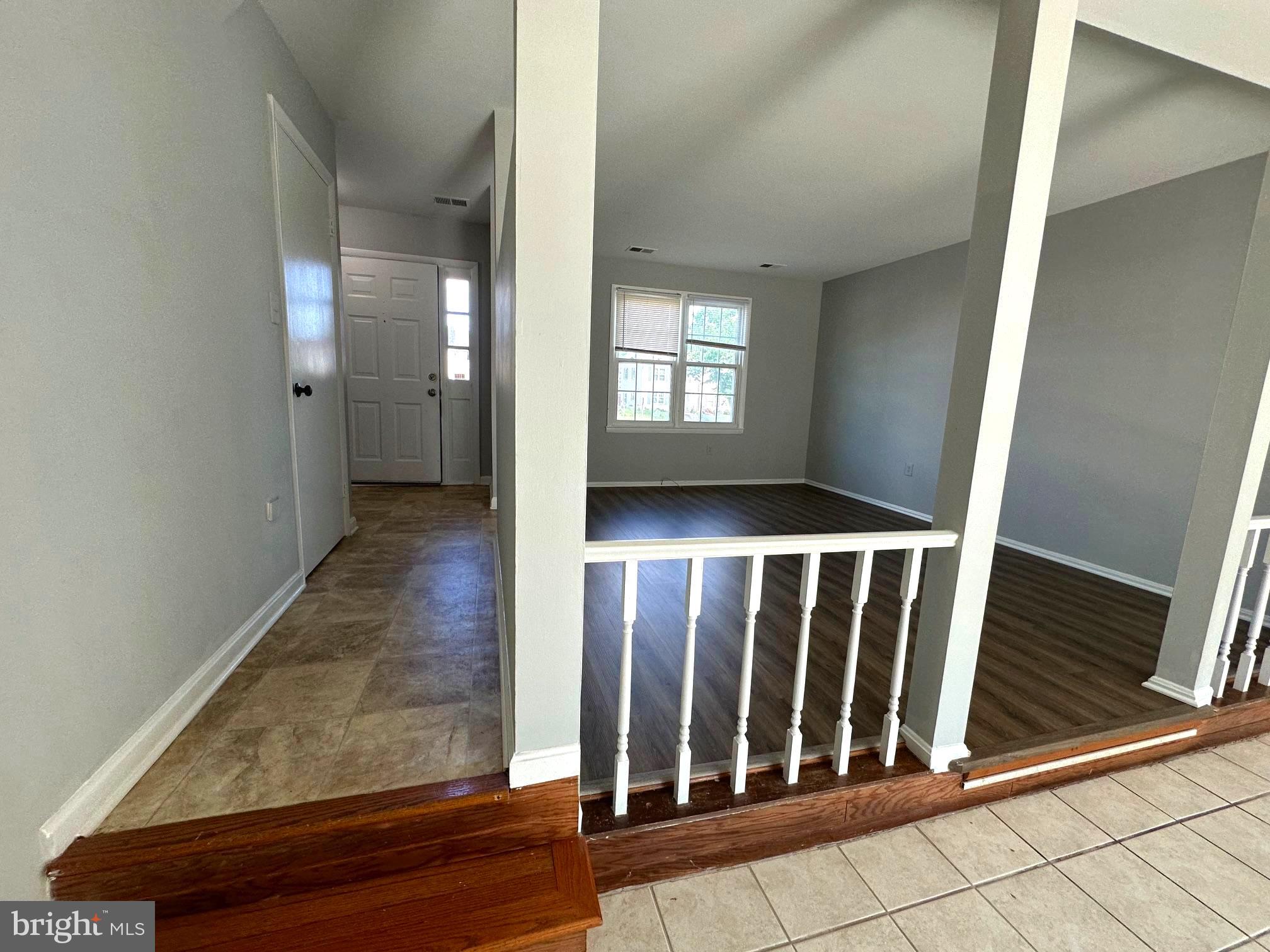 9078 McClellan Common Manassas, VA 20110 - Photo 10 of 25 a view of entryway