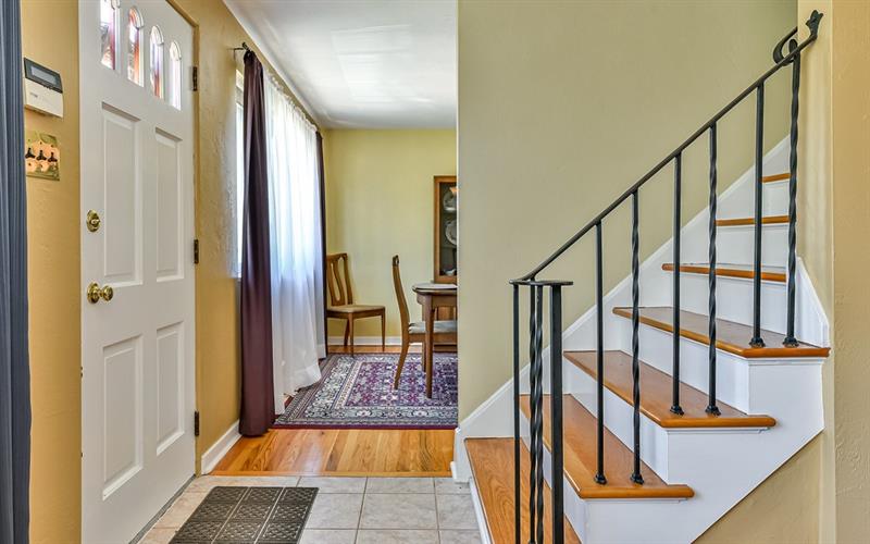2053 Spring Hill Road Pittsburgh, PA 15243 - Photo 3 of 25