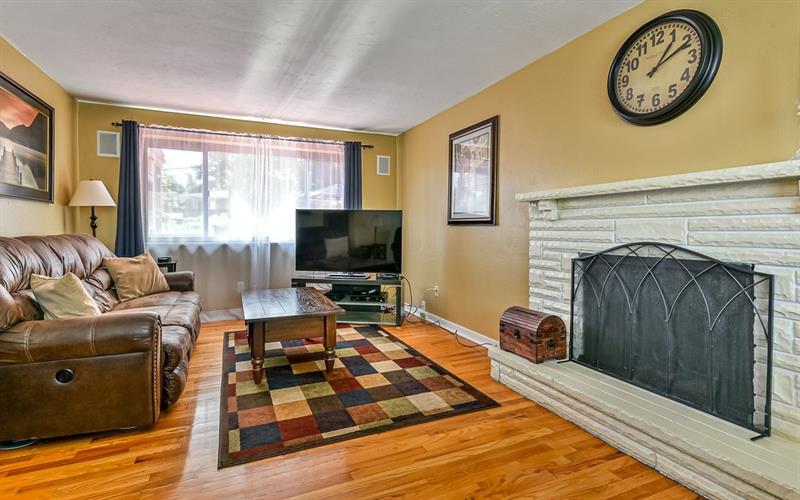 2053 Spring Hill Road Pittsburgh, PA 15243 - Photo 4 of 25