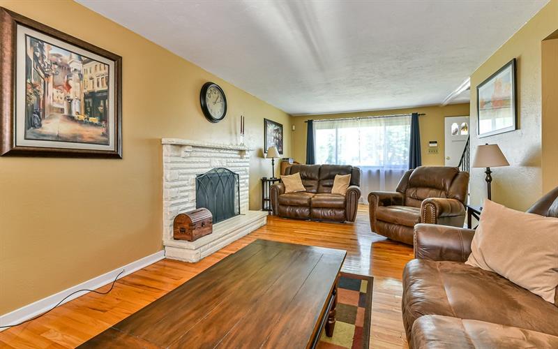 2053 Spring Hill Road Pittsburgh, PA 15243 - Photo 5 of 25