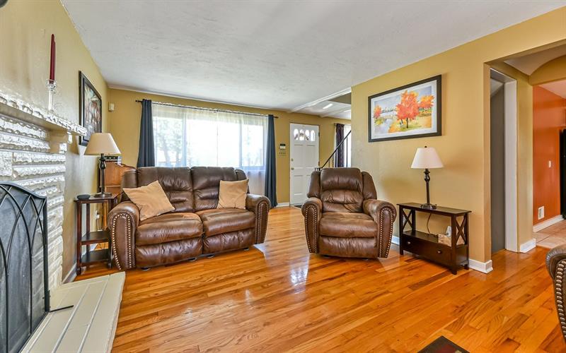 2053 Spring Hill Road Pittsburgh, PA 15243 - Photo 7 of 25