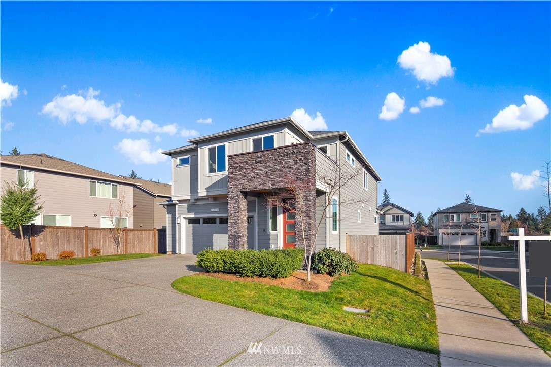 7 176th Place Southeast Bothell, WA 98012 - Photo 6 of 40 a front view of a house with garden