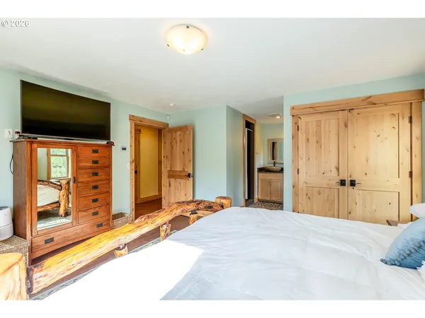 $1,100,000 | 124323 Teatable Court, Crescent Lake, OR 97733