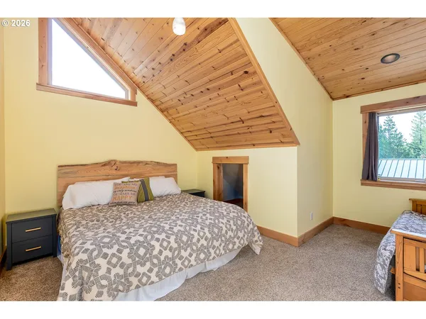 $1,100,000 | 124323 Teatable Court, Crescent Lake, OR 97733