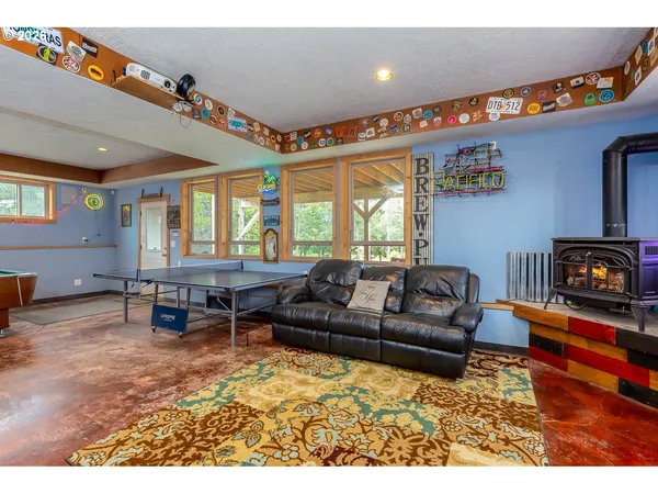 $1,100,000 | 124323 Teatable Court, Crescent Lake, OR 97733