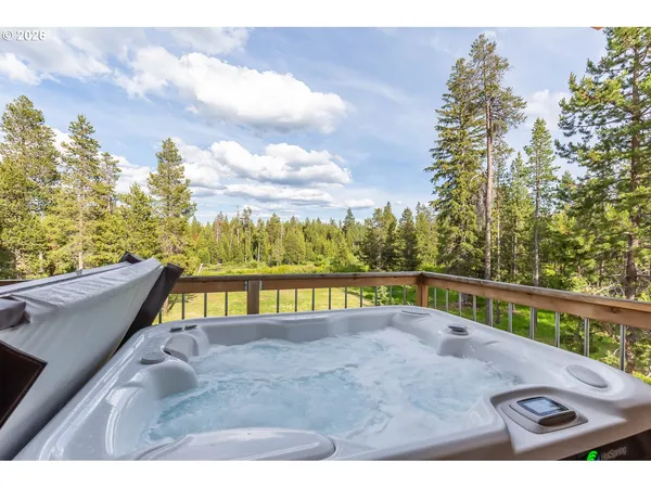 $1,100,000 | 124323 Teatable Court, Crescent Lake, OR 97733