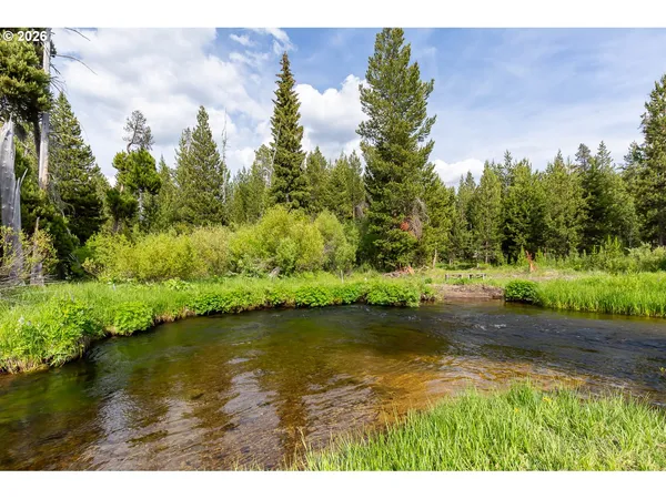 $1,100,000 | 124323 Teatable Court, Crescent Lake, OR 97733